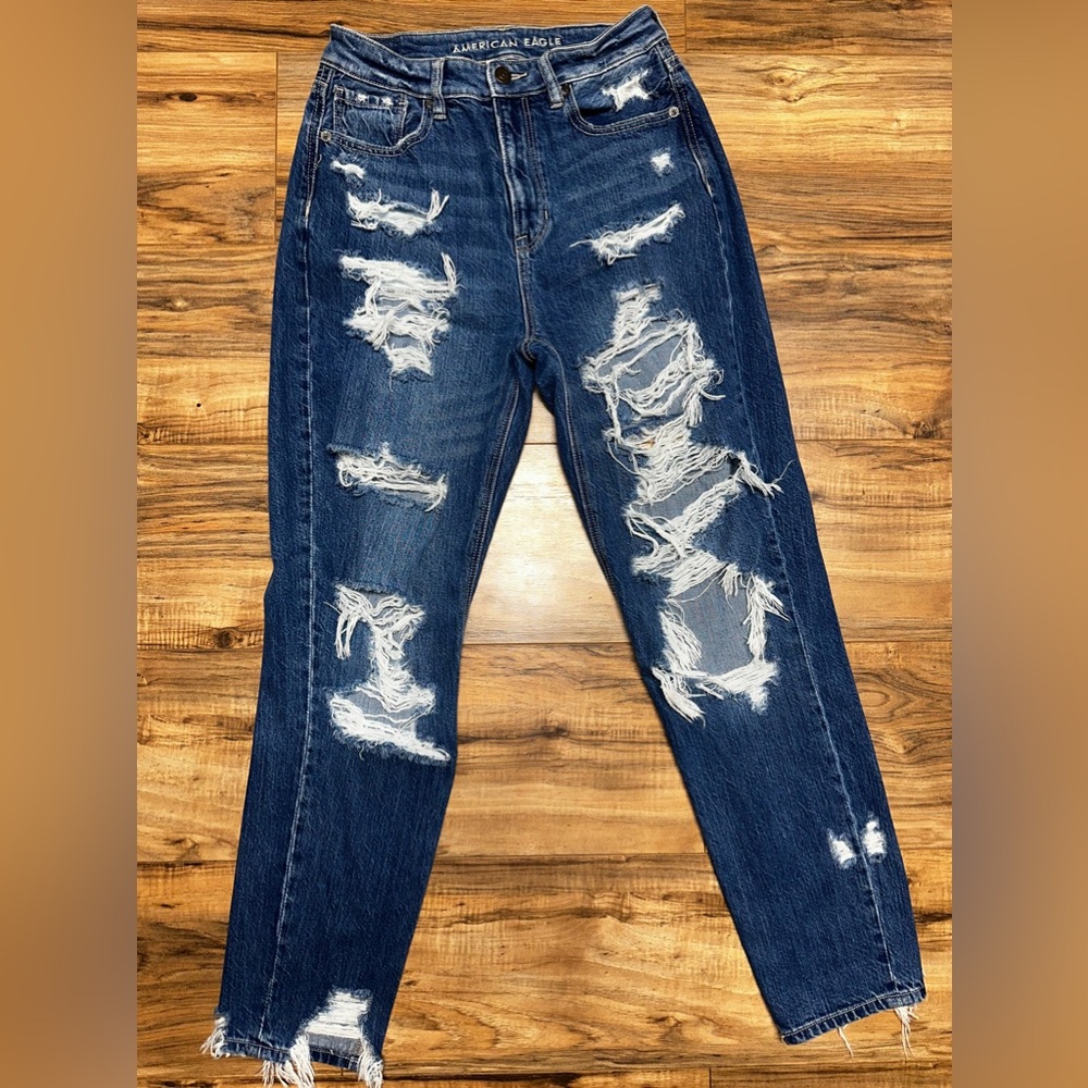 NWOT- MOM JEANS American Eagle 2